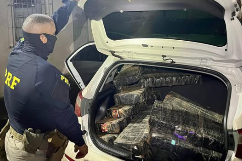 PRF apreende cerca de 340 quilos de maconha em veículo com registro de furto na BR-277, em Guarapuava (PR)