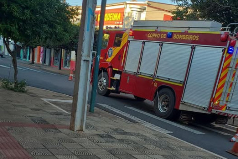Bombeiros e Defesa Civil de Bandeirantes em atendimento