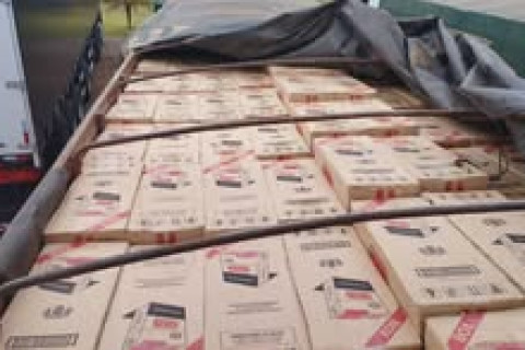 PRF apreende 350 mil maços de cigarros contrabandeados em Maringá/PR