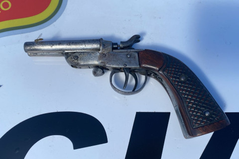 POLICIAMENTO RODOVIÁRIO PRENDE INDIVÍDUO POR PORTE ILEGAL DE ARMA DE FOGO EM RODOVIA DE SANTA CRUZ DO RIO PARDO/SP
