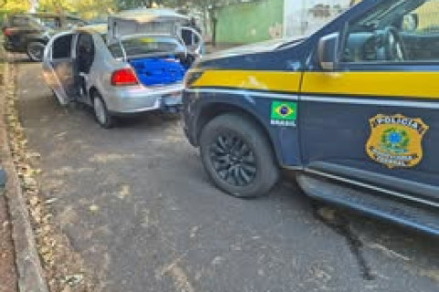 PRF apreende 350 kg de maconha após acompanhamento tático de 15 km em Londrina