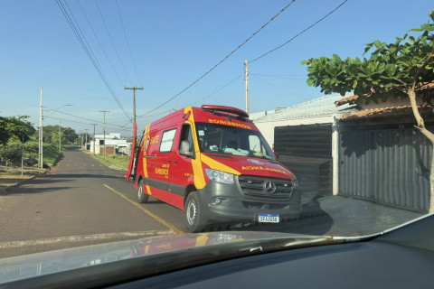 Colisão entre moto e bicicleta deixa ciclista ferido em Bandeirantes