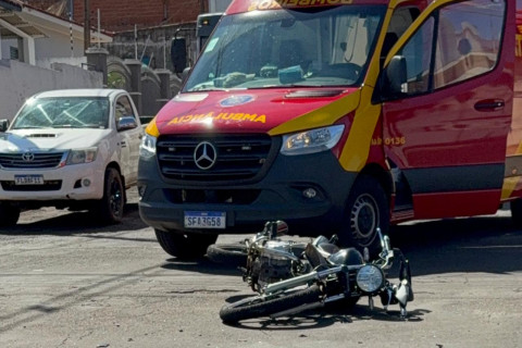 Motociclista fica gravemente ferido após colisão com caminhão em Bandeirantes (PR)