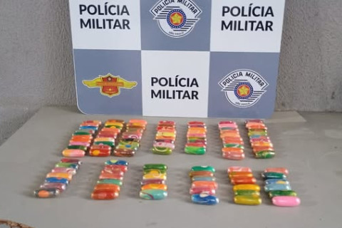 TÁTICO OSTENSIVO RODOVIÁRIO PRENDE TRAFICANTE EM RODOVIA DE ASSIS/SP