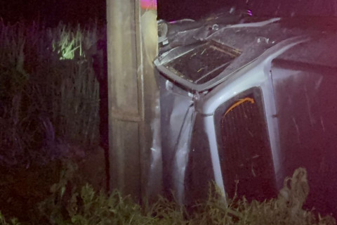 Capotamento é registrado na noite de sexta-feira entre Bandeirantes e Itambaracá