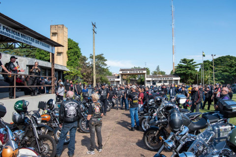 PASSEIO MOTOCICLÍSTICO CELEBRA 72 ANOS DO 2º BATALHÃO DA PMPR E 9 ANOS DO MOTO CLUBE "GUARDIÕES DO ASFALTO