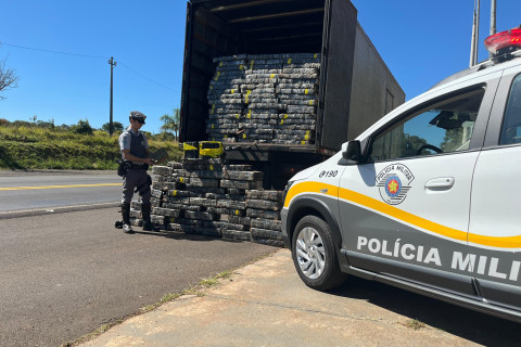TÁTICO OSTENSIVO RODOVIÁRIO PRENDE TRAFICANTE EM RODOVIA DE PARANAPANEMA/SP