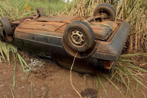Capotamento entre Bandeirantes e Itambaracá envolve moradora de Itambaracá na manhã de quinta feira