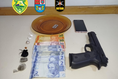 Polícia Militar atende situação de tráfico de drogas em Cornélio Procópio