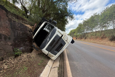 Morador de Marília se envolve em acidente na PR-855, em Bandeirantes
