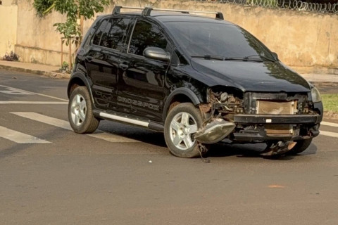 Colisão entre carro e moto no Jardim Ana Rosa em Bandeirantes