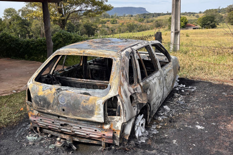 POLÍCIA MILITAR PRENDE HOMEM POR AMEAÇA E INCÊNDIO CRIMINOSO EM CONTEXTO DE VIOLÊNCIA DOMÉSTICA