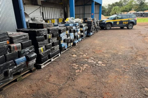 PRF apreende quase 7,5 t de maconha na BR-163 em Guaíra (PR)